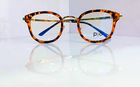 Disana terdapat tempat cuci tangan dengan cermin yang besar wc, bathup, dan dua shower yang satu dengan kaca buram sedangan yang satu dengan kain yang diputarkan membentuk 1/4 lingkaran (sorry aku nggak tahu namanya). Po Eyewear Giant Banting Posts Facebook