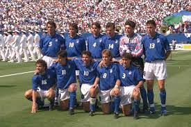 E' possibile imparare una lingua straniera online e beh… non è così facile come se tu andassi in italia a fare un corso di italiano per un paio di mesi, e inoltre ti. Tutte Le Maglie Dell Italia Ai Mondiali Il Post Futbol Dunya Kupasi Tarih