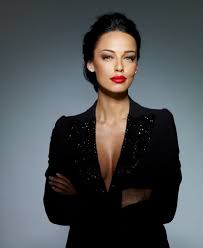 Toate aparițiile sale sunt impecabile, pline de feminitate și eleganță, întotdeauna, reușind să fure toate privirile! Andreea Raicu A Indraznit Din Nou Sa Iasa Din Casa Nemachiata Bucuresti Ziare Com Mobile