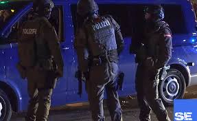 Jede und jeder polizeibedienstete kann sich nach zwei jahren für die aufnahm in zur cobra bewerben. G20 Cobra Und Wega Ziehen Bilanz Sek Einsatz De