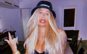 Rafaella beckran is supposedly being courted by santos midfielder lucas lima, who made his. Neymar S Sister Suffers An Accident In The Caribbean And Hurts Her Leg Zicada Do Role Entertainment Prime Time Zone