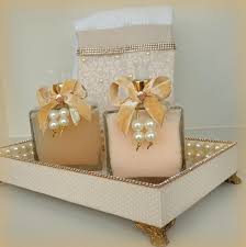Kit Para Banheiro Lavabo Contendo Bandeja Mdf 25cm X 15cm Revestida Em Tecido E Perolas Com Pe Kit Para Banheiro Garrafas Decorativas Sabonetes Artesanais