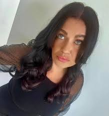 Women in business with exceptional customer service