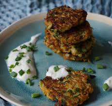 Baby Led Weaning Zucchinipuffer Breifrei Rezepte Fur Kinder Blw Rezept Ab 6 Monaten Mittagessen Oder Aben Rezepte Furs Baby Breifreibaby Lebensmittel Essen