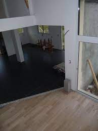 epingle sur parquet carreaux de ciment