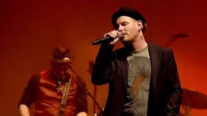 Also da hat doch einer bei slipknot so ne solokarriere gehabt. Slipknot Sanger Wurde Mit 11 Entjungfert Promiflash De