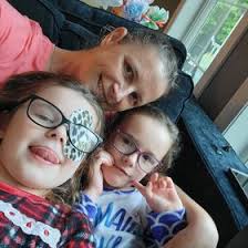 Stacey Loftis's Instagram, Twitter & Facebook