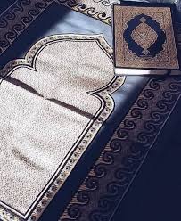 Barangsiapa yang masuk kuburan dan membaca surat yasin, maka pada hari itu akan diringankan (siksanya) dan dia akan mendapatkan pahala sebanyak yang ada di dalamnya. Kandungan Surat Yasin Dan Keutamaan Membacanya Kumparan Com