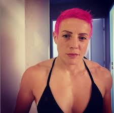 Maiva hamadouche and myriam dellal during the main event 5 in salle marcel cerdan, on january 19, 2018 in paris, france. Maiva Hamadouche Championne Du Monde De Boxe Et Policiere J Ai L Impression Que Les Personnes Oublient Que Je Suis Une Femme Boxeanglaisenews2014 Over Blog Com