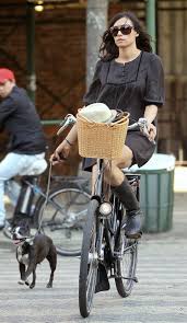Famke Janssen I Need A Wicker Bike Basket Fahrrad Fahren Janssen Fahrrad