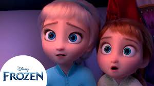 Anna y Elsa pequeñas, aprenden sobre el Bosque Encantado