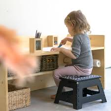 Aus diesem grund ist es wichtig ihnen einen stuhl zu besorgen mit dem sie ihre. Diy Kindertisch Zum Selbermachen Statt Kaufen Chez Mama Poule