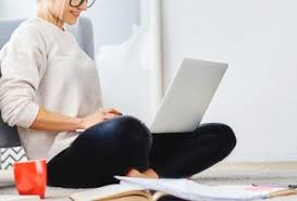 Travailler chez soi n'a jamais été aussi facile. 3 Metiers En Ligne Pour Travailler En Restant Chez Soi Dimension Grandesecoles Com Blog Scolarite Etudes Et Formation