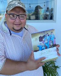Con mucho orgullo mostramos el momento en que José Lamboy recibe el Tomo II  de Juan Neri: Una enciclopedia musical. José reside en Baltimore, Maryland,  USA, y ordenó su libro por medio