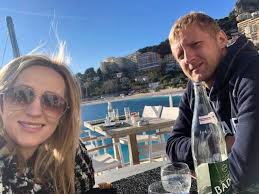 Obrońca reprezentacji polski obchodzi dzisiaj 33 urodziny. Koronawirus W Jastrzebiu Zdroju Kamil Glik Z Zona Marta Przekazuja Maseczki Dla Szpitala Jastrzebie Zdroj Nasze Miasto