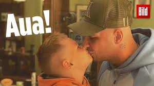 Söhnchen alessio durfte sich schon ein eigenes zimmer aussuchen. Schmerzhafte Ostern Fur Pietro Und Seinen Sohn Alessio Spass Endete Blutig Youtube