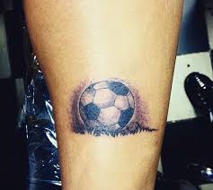 Их серхио нанес на кисти рук. Tatu Futbol Samye Nelepye Tatuirovki Futbolnyh Fanatov 18 Foto