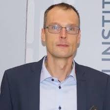 Det er snart 4 måneder siden, at jeg fik en blodprop i hjernen. Det var den  15. maj 2023, dagen efter at jeg havde løbet mit 15. halvmaraton. De  efterfølgende 9 uger