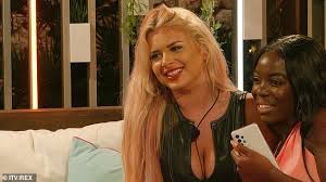 Aug 20, 2021 · love island's liberty and jake have quit love island. Love Island 2021 Teaser Shows Jake Jumping In The Pool Before Night In The Hideaway With Liberty Aktuelle Boulevard Nachrichten Und Fotogalerien Zu Stars Sternchen