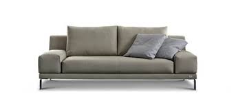 Questo elemento d'arredo combina stile e comfort con il suo moderno mix di pelle artificiale e tessuto. Divani Due Posti