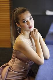 Hoàng yến chibi (born 8 december 1995 in hanoi) is a vietnamese singer, actress, dubbing actress, photography model. 24 Tuá»•i Co 6 CÄƒn Nha Hoang Yáº¿n Chibi Con Vinh Dá»± Ä'Æ°á»£c Lam Ä'iá»u Nay