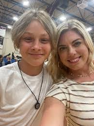 Bethany Saunders's Instagram, Twitter & Facebook