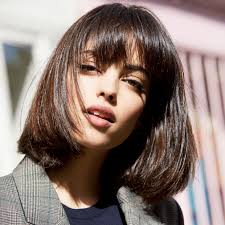 Quant à la mèche plus longue à l'avant, elle apporte un côté asymétrique à l'ensemble. 10 Coupes Pour Changer De Tete En Debut D Annee