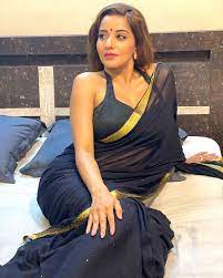 काली साड़ी में मोनालिसा के Killer Look को देख फैंस हुए घायल | Monalisa  latest hot photoshoot in a black saree - Oneindia Hindi