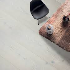 Vinyl plank flooring is one of the most popular flooring options today for several reasons: Pca White Mud Light European Oak Single Strip Swisshardwoods Com