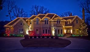 Get into the holiday spirit with these decorating ideas! A Look At Homes Decorated With Christmas Lights Homes Of The Rich
