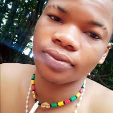 Paris night. Walking back to my hôtel I heard jazz piano coming from A bar  and stopped in for a Negroni (and some excellent frites.) What else does a  person need on