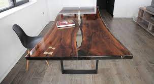 bureaux et tables en bois massif resine a l epoxy exclusivite en tunisie a partir de 400dt seulement wood table resin table furniture