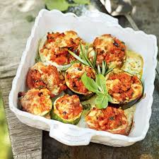 Sonnenreife Gemuse Wie Auberginen Zucchini Tomaten Champignons Und Milde Zwiebeln Werden Mit Einer Gemusemischun Gefulltes Gemuse Rezepte Franzosische Kuche