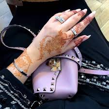 Image May Contain One Or More People Pretty Henna Designs Khafif Mehndi Design Unique Mehndi Designs