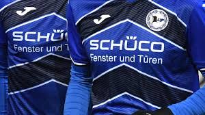 V.) ist ein bielefelder sportverein, in dem neben fußball die sportarten hockey, eiskunstlauf, billard, rollstuhlsport und tischfußball betrieben werden. Arminia Bielefeld Verlangert Mit Hauptsponsor Kicker