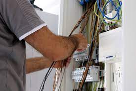 Alle wichtigen infos rund um kosten, faktoren und sparen bei der elektroinstallation. Elektroinstallation Kosten Preisfaktoren Beispiele Und Mehr