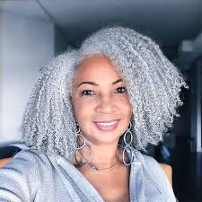 Coiffures de stars: une vague de cheveux bouclés