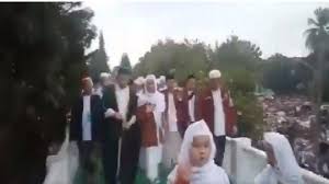 Uci turtusi memulai pendidikannya dengan belajar langsung kepada ayahnya, abuya dimyathi. Innalillahi Abuya Uci Cilongok Meninggal Dunia