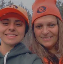 Looks like the rhubarb loves this crazy weather of ours 😆🤭❤️