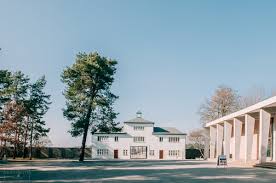 The tour starts in berlin city center, where you will meet your guide, aaron. Phototrotter Sachsenhausen Concentration Camp Oranienburg Berlin