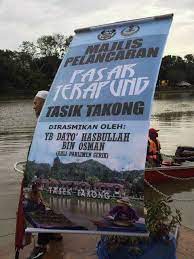 Pemandangannya yang asri juga menambah nilai untuk berwisata di tempat ini. Perak Pun Ada Floating Market Di Pengkalan Hulu