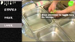 Ua 03 Parer Et Laver Des Poireaux Youtube
