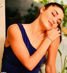 Pin By Ayatee On Beautiful Hande Ercel Hande Ercel Hayat And Murat Beautiful