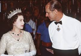 El duque de edimburgo ha fallecido este viernes a los 99 años de edad. Los Gestos Mas Romanticos Del Duque De Edimburgo Hacia La Reina Isabel