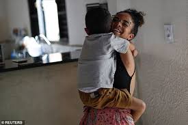 The brazilian ballerina has become a social media sensation with her inspiring. Brazilian Ballerina Born Without Arms Becomes Social Media Sensation Daily Mail Online