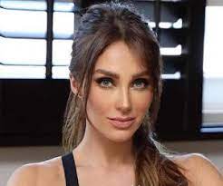 Wikimedia commons has media related to female vocalists from mexico. Famous Mexican Female Singers
