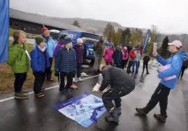 Det kreves at du har tilgang til tjenesten for å få sett disse informasjonselementene. Nyheter Skole Fekk Aktivitetskasse Tok Skuletimen Ute I Regnet