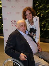 She is one of famous actor with the age 85 years old group. Rosamaria Murtinho Se Despede Da Rainha De Deus Salve O Rei E Fala Sobre Seu Estado De Saude Ja Recebi Alta Tranquilizou Heloisa Tolipan Heloisa Tolipan