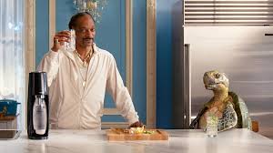 Snoop dogg's clothing store coming. Weihnachtswerbung 2020 Snoop Dogg Chillt Mit Einer Schildkrote Werbung