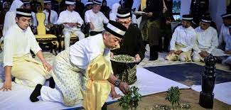 Tengku ahmad ismail muadzam shah, tengku panglima muda. Sultan Ahmad Shah Laid To Rest In Pekan
